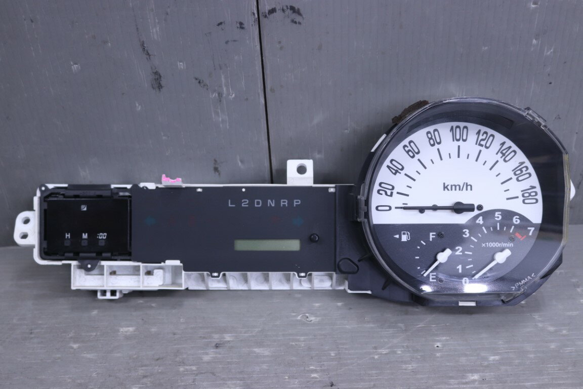 トヨタ bB Z Xバージョン 前期(NCP31) 純正 動作保証 スピードメーター タコメーター 149108km 83220-52110 p060746 中古20260207