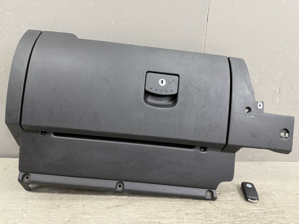 VW ニュービートル 右H 2.0 後期(9CAZJ 9C) 純正 グローブボックス キーレスキー p060782 中古20260212
