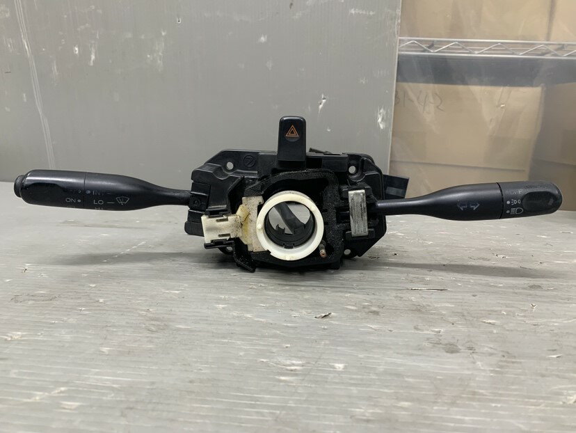 スバル ヴィヴィオ 5MT 5ドア C型(KK3 KK3C54M) 純正 破損無 動作保証 ディマースイッチ ハザードスイッチ ワイパースイッチ コンビネーションスイッチ p052762 中古20250215