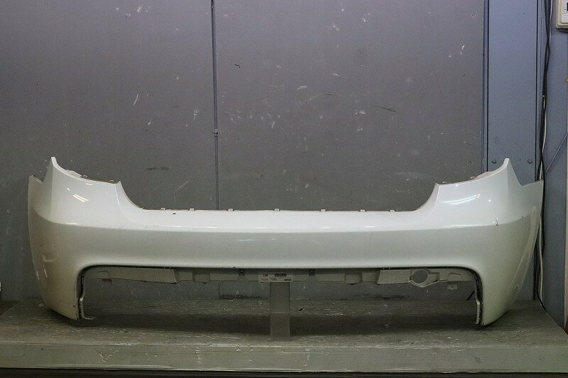 BMW 1シリーズ 120i 右ハンドル LC1 後期(UD20 E87) 純正 リアバンパー 白 ホワイト 912135242 72581761 200803190752 W61 p044772 中古20240326