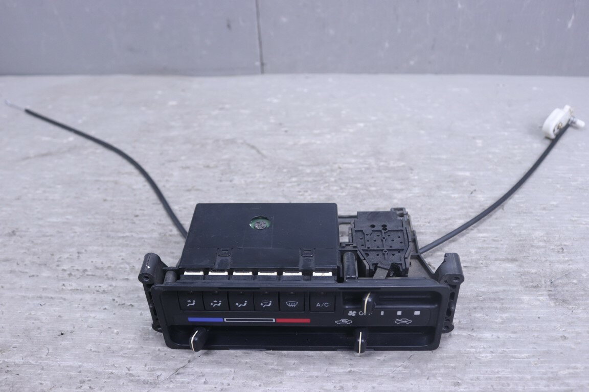 ジムニー 4型 AT FIS フリースタイル ワールドカップリミテッド(JB23W JXGR-SED4) 純正 破損無 動作保証 エアコンスイッチパネル マニュアルエアコン エアコンスイッチ ACスイッチパネル p060876 中古20260218