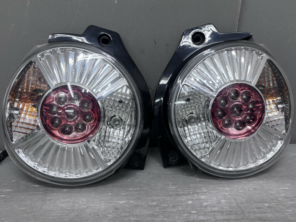 ムーヴ ラテ X リミテッド(L550S) 社外 HANABi テールランプ 左右セット テールライト p060888 中古20260218