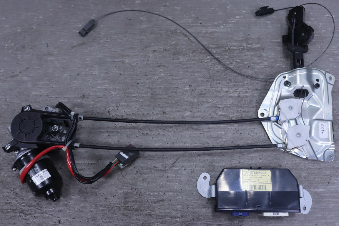三菱 デリカ D:5 G 4WD(CV5W CV5WLTHHZ2) 純正 アイシン 破損無 左パワースライドドアモーター コンピューター付 5780A003 p060987 中古20260224