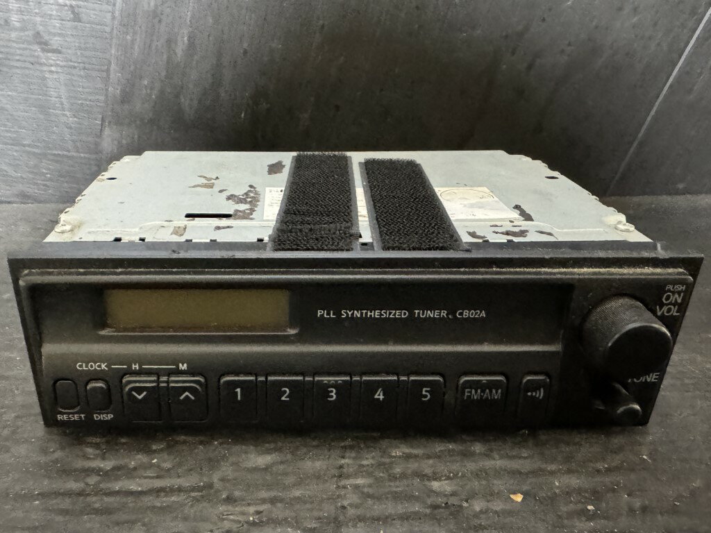 セドリック スーパーカスタム 営業車 セダン LPG(QJY31 Y31) 純正 破損無 動作保証 オーディオデッキ ラジオ CB02A p060977 中古20260224