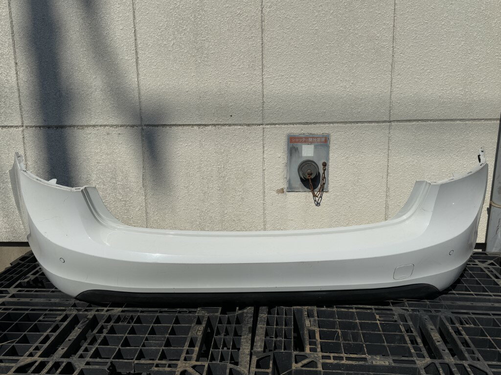 ボルボ S60 純正 リアバンパー ホワイト系 30795056 2 p053111 中古20250301