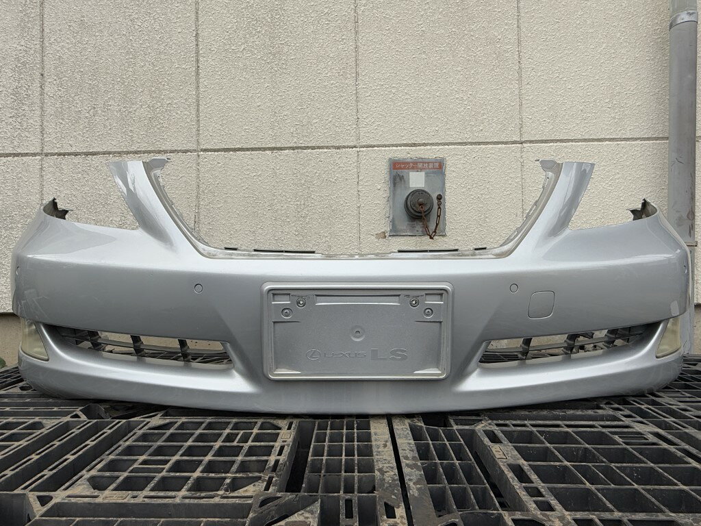 レクサス LS460 Iパッケージ 前期(USF40) フロントバンパー 1F2 52119-50890 p053770 中古20250403