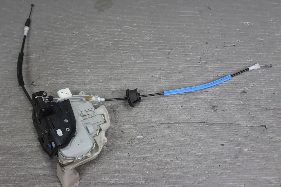 アウディ A4(8KCDNF 8K) 純正 破損無 動作保証 右前 ドアロックアクチュエーター 右フロント p053741 中古20250403