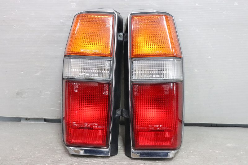 マーク2 バン GL 後期 マーバン(YX78) 純正 IKI 破損無 動作保証 テールランプ テールライト 左右セッ..