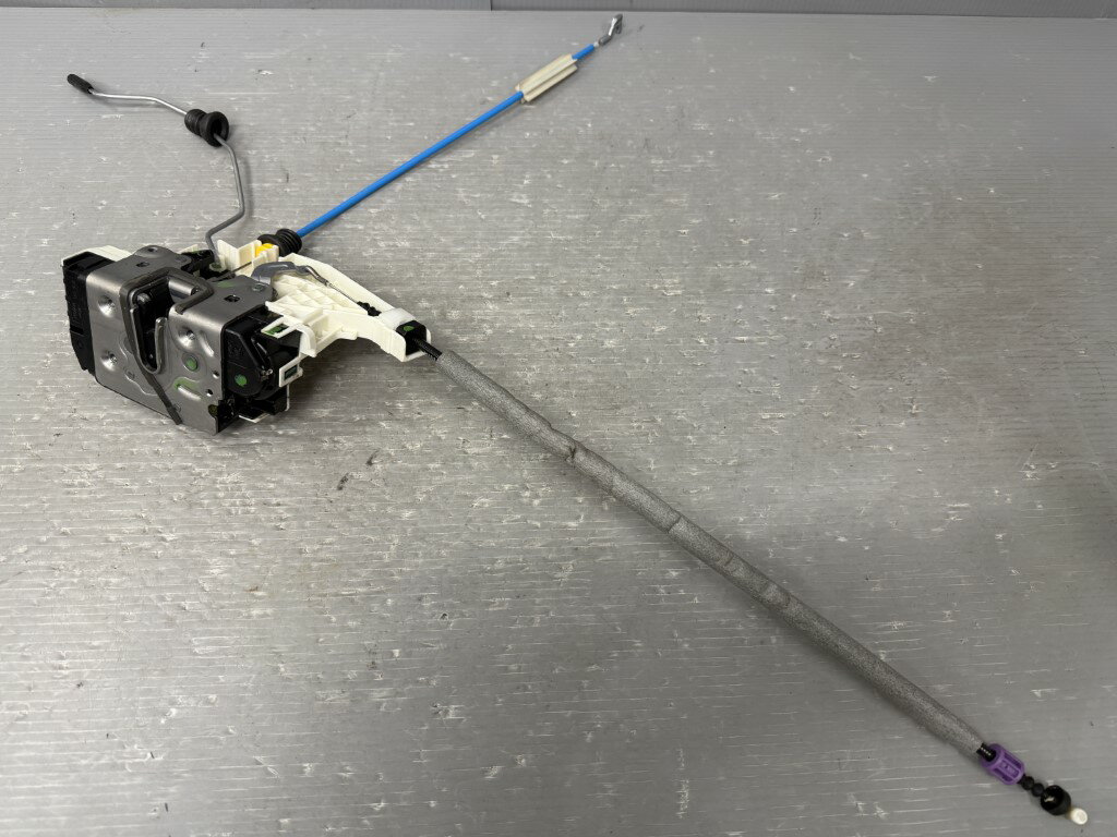 メルセデスベンツ B180 ブルーエフィシェンシー Bクラス 右H(W246 246242) 純正 破損無 動作保証 左前 ドアロックアクチュエーター 左フロント 41667200335 p061130 中古20260305