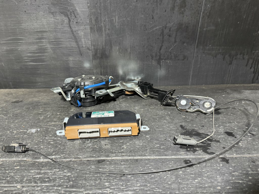 N-BOX G Lパッケージ(JF1) 純正 破損無 動作保証 左パワースライドモーター コンピューター 72060-TY0-901-M1 p061136 中古20260305