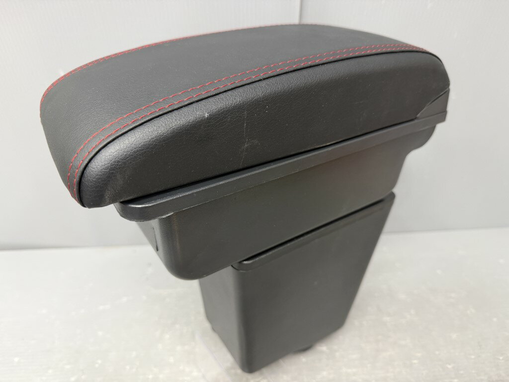 ルノー ルーテシア RS ルノースポール シャシーカップ 右H(RM5M) 社外 破損無 アームレスト 肘掛け 小物入れ センターコンソール p061200 中古20260309