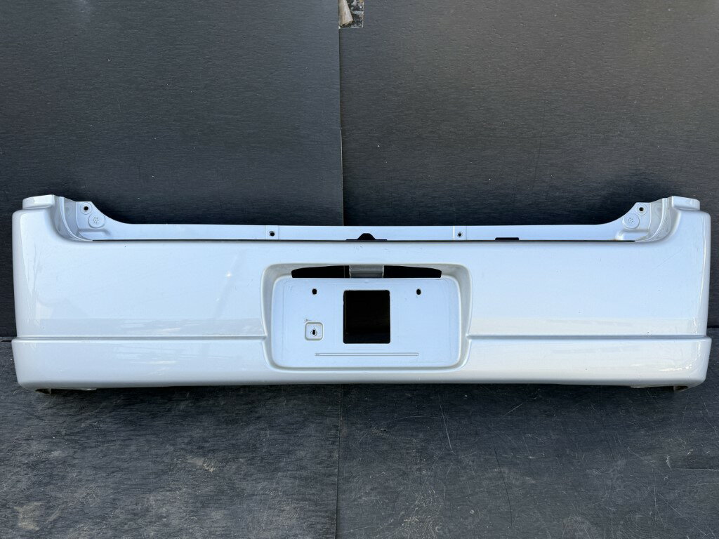 スズキ エブリィV(DA64V) 純正 リアバンパー Rバンパー 銀系 71811-68H5 p061225 中古20260309