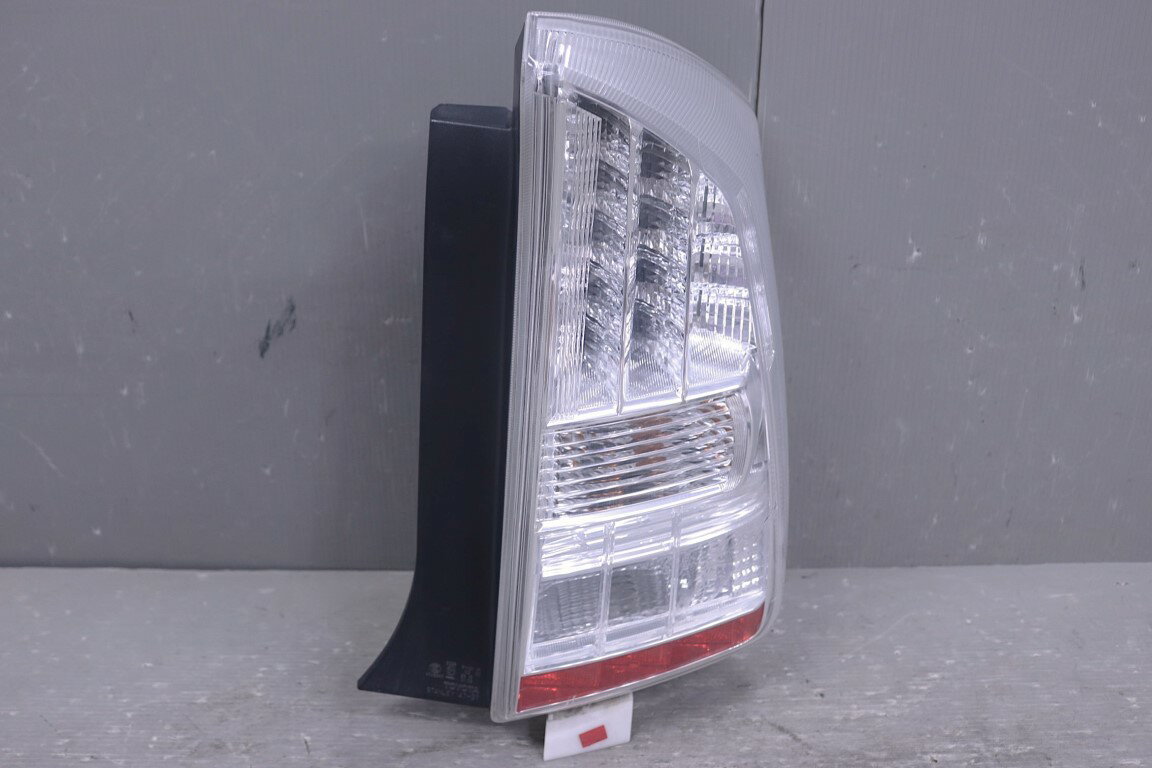 プリウス ZVW50 後期 純正 テール ランプ レンズ ライト 右 81550-47471 プリウスZVW50後期【TOYOTA】トヨタPRIUS純正USテールライト外側バルブ