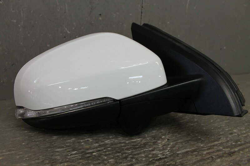 Volvo ボルボ V60(FB4164T) 純正 右 ドアミラー 電格 14P＋2P 14ピン＋2ピン ウィンカー ウェルカムランプ 白 ホワイト p045860 中古20240425