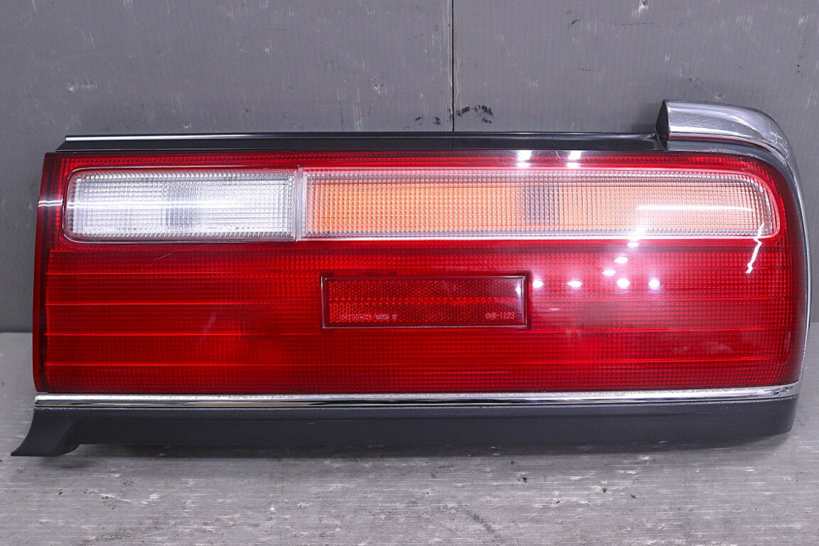 H31セドリック用テールランプリム左右セット 日産（NISSAN） 純正 テールライト フェアレディZ 300ZX Z32 6型 6期