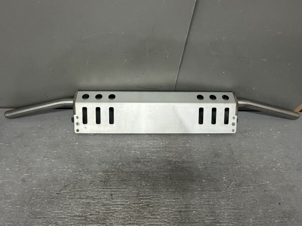 日産 キックス RX (H59A) 破損無 フロント バンパーガード 前 p061404 中古20260318