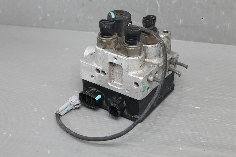 10 プリウス(NHW10) 純正 ABS アクチュエーター p046308 中古20240427