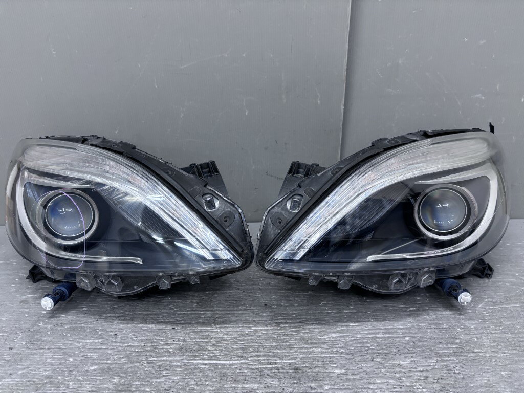 メルセデス ベンツ 右H 前期(W246 WDD ブルーエフィシェンシー Bクラス) 純正 AL 破損無 動作保証 ヘッドライト HID キセノン 左右セット ヘッドランプ 右 左 A 246 820 04 39 p061488 中古20260324
