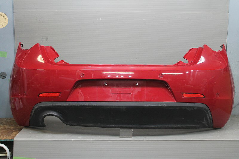 アルファロメオ ジュリエッタ 1.4 右ハンドル ALFA ROMEO GIULIETTA(940141 940) 純正 リアバンパー 赤 レッド p046567 中古20240425