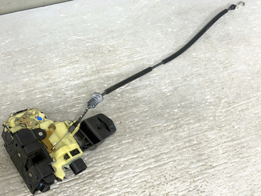 VW ニュービートル 右H 後期(9CAZJ 9C) 純正 左 ドアロック アクチュエーター p061540 中古20260324