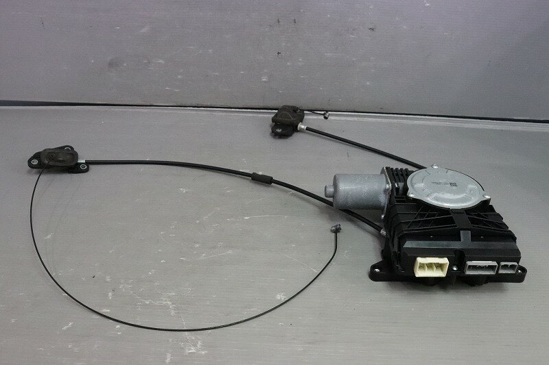 ステップワゴン 後期(RK7 RK1) 純正 MITSUBA 左 リア パワースライドモーター AD17-001 p046656 中古20240502