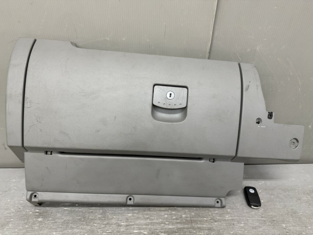 VW ニュービートル 右H 後期(9CAZJ 9C) 純正 グローブボックス キーレスキーセット p061559 中古20260326