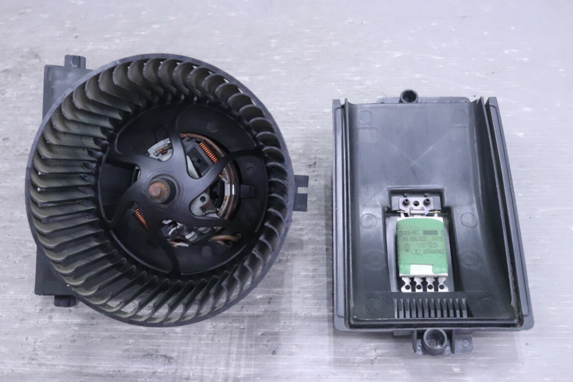 VW ニュービートル 右H 後期(9CAZJ 9C) 純正 Valeo 破損無 ブロアファンモーター レジスター F667327B p061562 中古20260326
