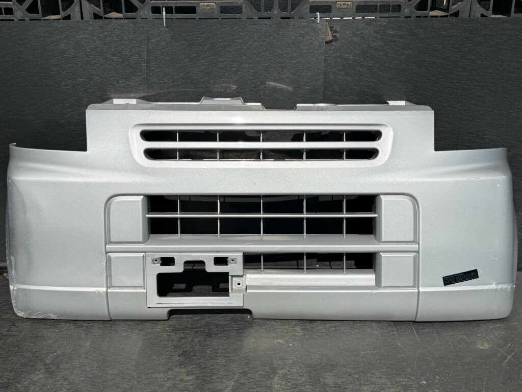 スズキ エブリイ PA 6型 (DA64V EVAC-U6) 純正 Z2S フロントバンパー Fバンパー Z2S シルキーシルバーメタリック 7171-68H0 p061599 中古20260330