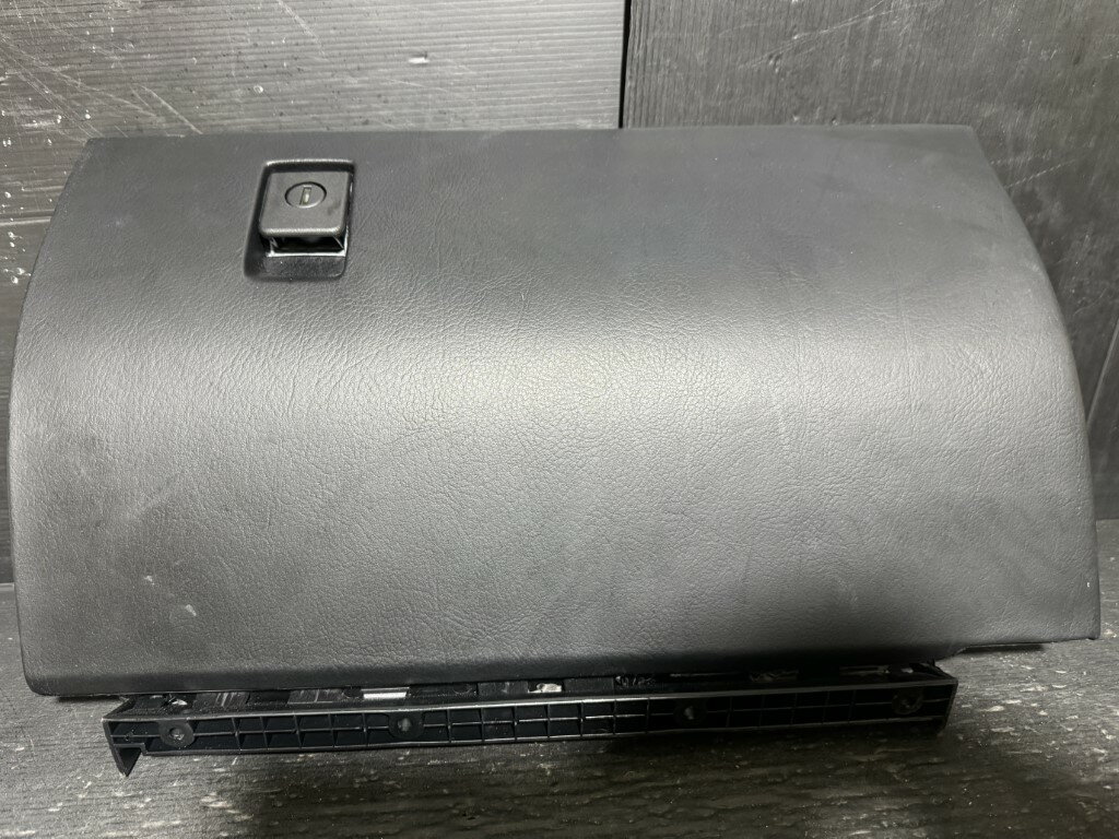 ランチア デドラ 左ハンドル MT(A835A5) 純正 グローブボックス 小物入れ p061647 中古20260330