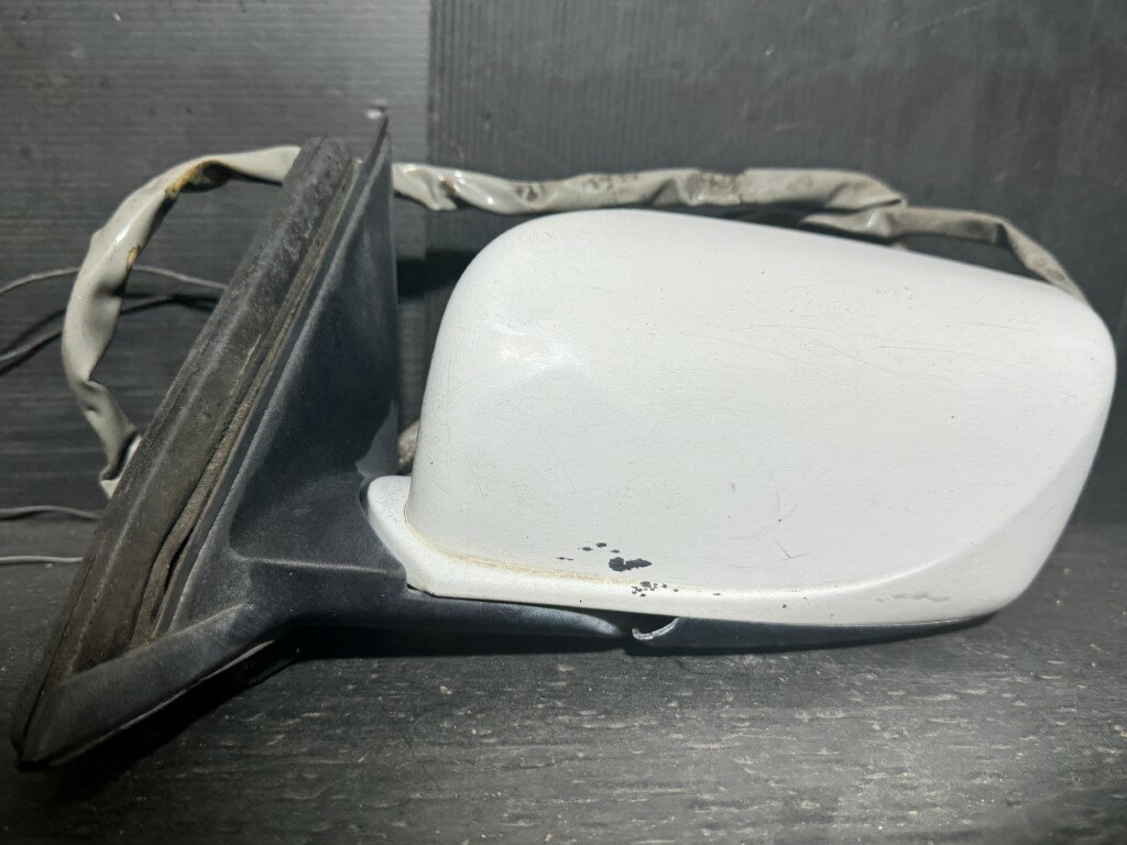 ランチア デドラ 左ハンドル MT(A835A5) 純正 左 ドアミラー 電格 7P+2P+2P 7ピン+2ピン+2ピン 白系 p061649 中古20260330
