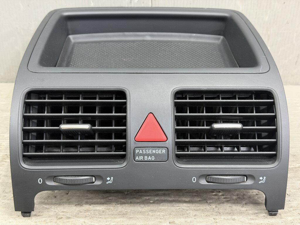VW ゴルフ(1K) 純正 破損無 動作保証 センターアッパーパネル エアコン吹出口 小物置 ハザードボタン p061693 中古20260331