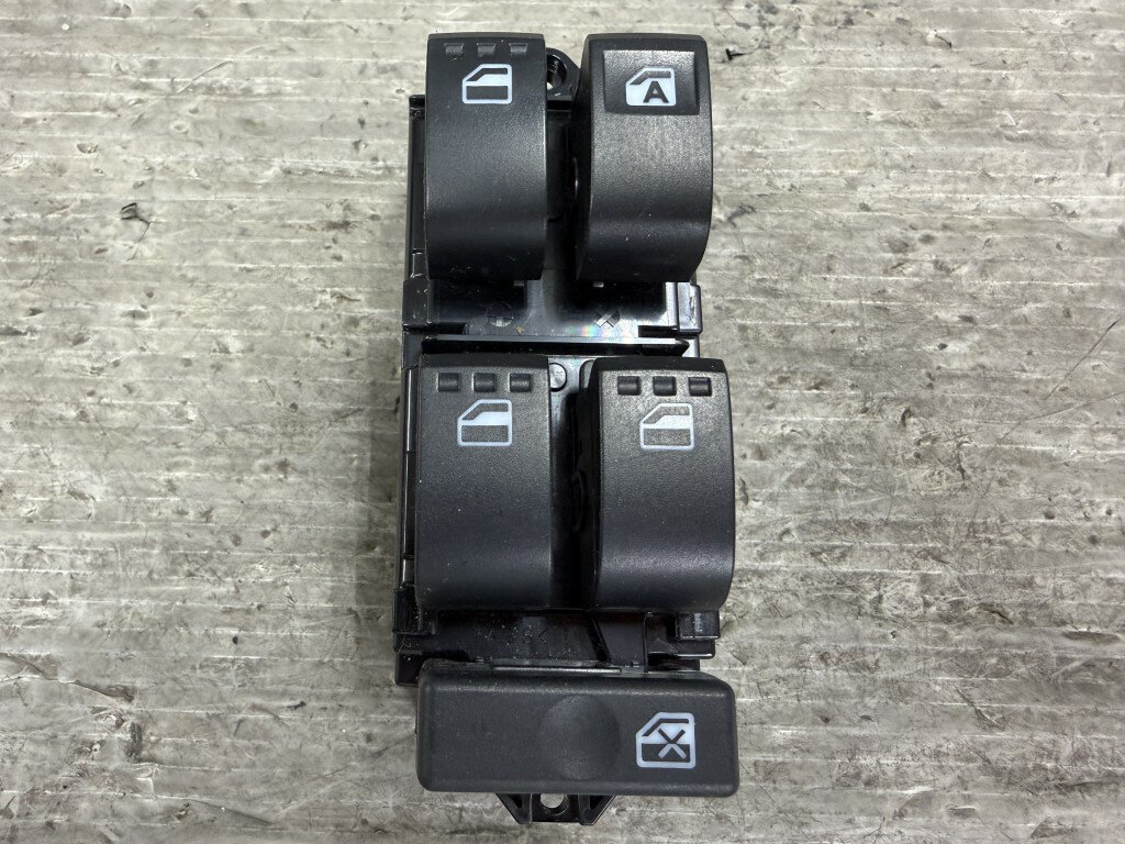 タント G SA(LA600S) 純正 破損無 動作保証 右 前 パワーウィンドウスイッチ マスタースイッチ 運転席 右 フロント 84820-B2440 p061697 中古20260331