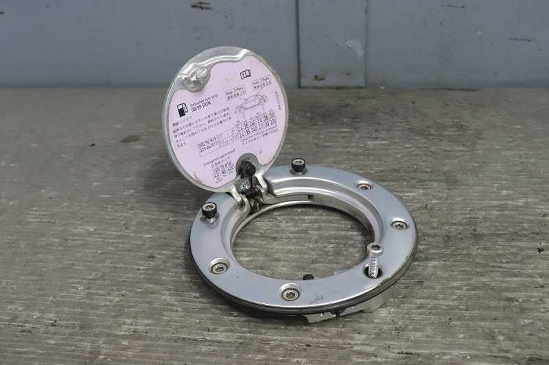 アウディ TT 右ハンドル Audi 後期(8N) 純正 破損無 取付OK フューエルリッド 給油口のフタ p032694 中古20230422