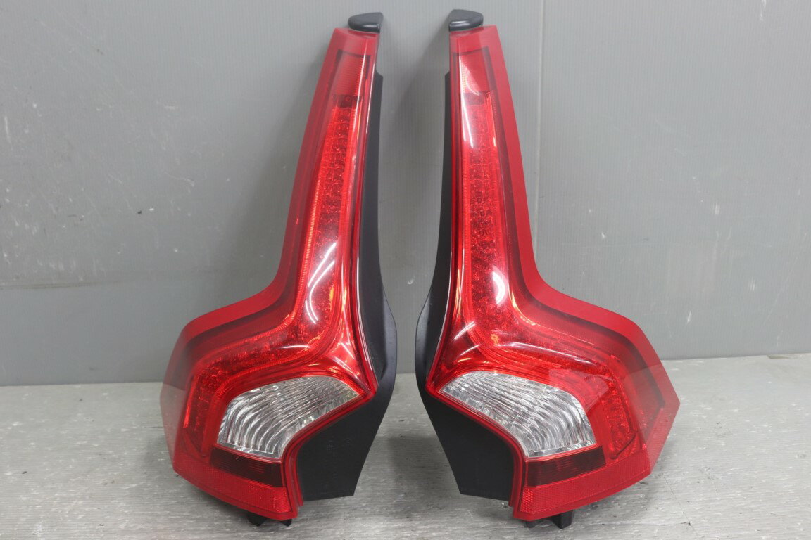 ボルボ V60 純正 破損無 動作保証 テールランプ LED全点灯OK 左右セット テールライト 右 左 31214963 31214964 p053815 中古20250404