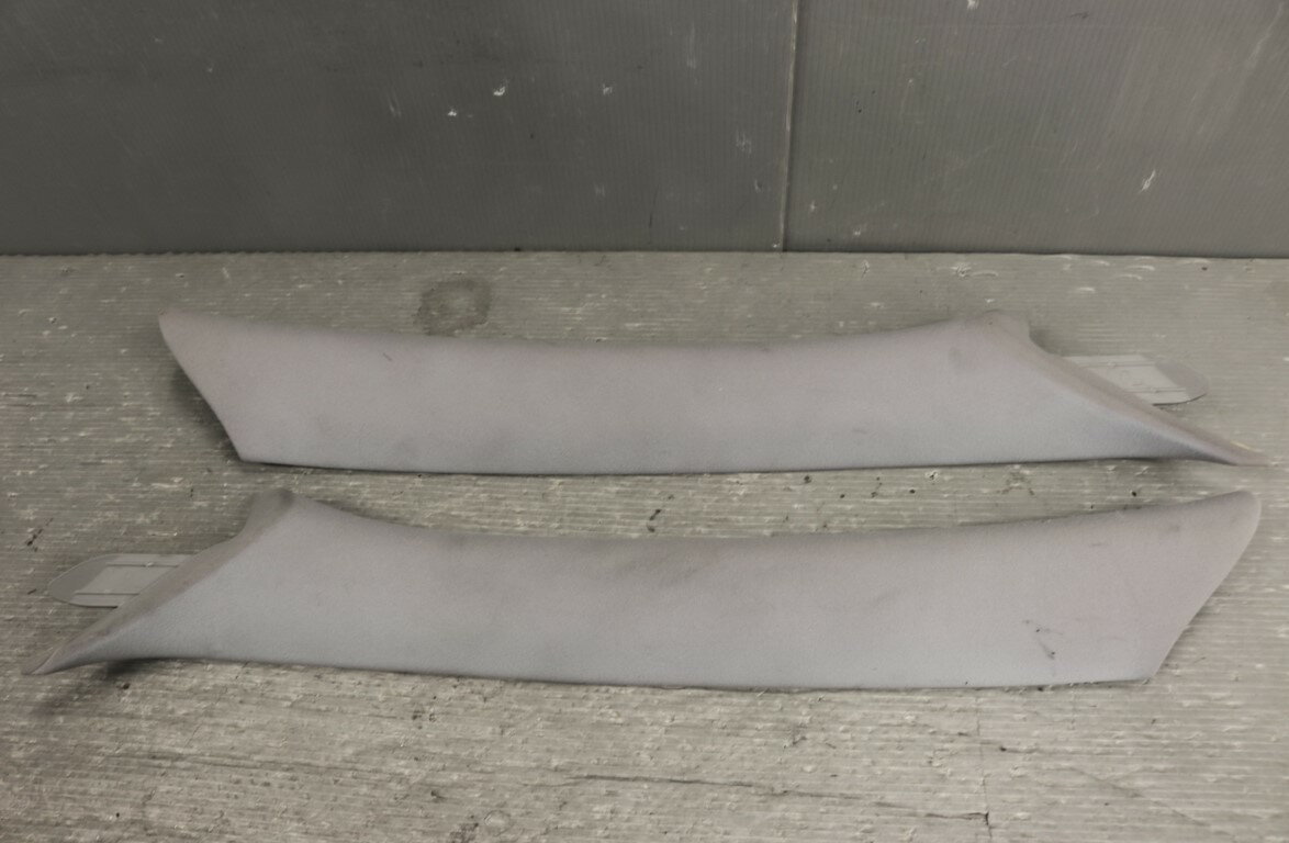 車両情報 車両　トヨタ 車種　トヨタ クラウン エステート アスリート 前期 型式　JZS171 車台番号　2000年 JZS171-0040242 メーカー 型番 62211-30370 62212-30380 商品状態 こちらの商品は【中古】で、八街営業所の在庫です。 在庫は1点のみとなっております。 【コンディション】 左右共に汚れ有 動作確認： ※詳細な情報の記載や写真を心掛けてはおりますが、 中古品の場合には写真や記載にない多少の傷や汚れ等がある場合がございますので、神経質な方はご遠慮下さいませ。 【付属品】 ※写真に写っている物が全てとなります。 ※記載の無いものは付属しません。 ※未確認の箇所は保証対象外になります。 注意事項 こちらの商品のサイズはDサイズです。 ※商品サイズがE・F・G・H・J・K　の大型商品について ・大型商品は新潟運輸での発送になります。 ・新潟運輸は個人様名義の宛先へのお届けは不可となっております。 ・「代金引換は不可」となってございます。 ・会社、事業所でも、道路から見て看板などでハッキリと会社名が確認できない場合、個人宅扱いとなります。また、マンション、アパート等は全て個人宅扱いになります。 ・個人様の場合、お近くの新潟運輸さん営業所留めとなります（北海道など一部地域を除く）。 ・営業所留めに関しましては営業所到着から1週間以内にお引取り無き場合、期限が切れると弊社へ返送され、往復送料を再度ご請求させていただきます。 ・一部エリアに関しましては強制的に営業所留めとなり、お客様ご自身で営業所にてお引取り頂くことがございます。 ・特に大きな荷物は場合により「車上渡し」となります。 ・離島は別途お問い合わせください。 注意事項 一度の御注文で複数商品ご購入の場合、システムの関係上、正確な送料の計算がなされないケースがございます。 その場合、当方にて送料の調整をさせていただきます。 中古商品につき、初期不良保証の商品到着後7日を過ぎた場合は一切の保証や対応は致しかねます。ご了承くださいませ。 保証付き商品の保証は、商品不良に限らせていただきます。お客様都合による返品はお受けしておりません。 保証については自社に在庫があれば代品、在庫が無い場合は、ご入金いただいた金額のご返金とさせていただきます。工賃等の保証はございません。 この商品は当社他チャンネルでも販売を致しております。そのため在庫の更新は随時行っておりますが、タイミングによりましてはお買い上げいただいた商品が実際には在庫切れの場合が御座います。予めご了承下さいませ。 細心の注意を払い傷の確認やクリーニングをしておりますが、落とせない汚れや見落としがある場合もございます。その点はご了承下さいませ。 商品の写真につきましては、撮影時の照明やお客様がご覧いただいているディスプレイの環境等によって実際の見た目と異なる場合がございます。 取扱店舗 ■店舗名　株式会社MAKE VALUE 八街営業所 ■住所　〒289-1103 千葉県八街市八街に328?48 ■TEL　043-308-6737 ■営業時間　09：00 〜 16：00 ■定休日　日祝祭日トヨタ クラウン エステート アスリート 前期(JZS171) 純正 破損無 Aピラー 左右セット 右 左 62211-30370 62212-30380 p053962 中古20250407