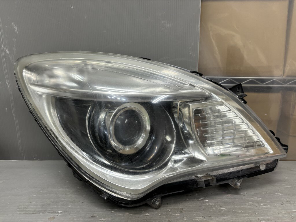 スズキ ソリオ ブラック＆ホワイト 1型(MA15S) 純正 破損無 動作保証 右 ヘッドライト HID バラスト キセノン レベ付 ヘッドランプ LE10G6223 p054066 中古20250410