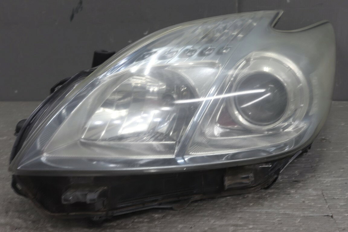 トヨタ プリウス L 前期(ZVW30) 純正 コイト 破損無 動作保証 左 ヘッドライト ハロゲン ヘッドランプ 47-29 p054280 中古20250416
