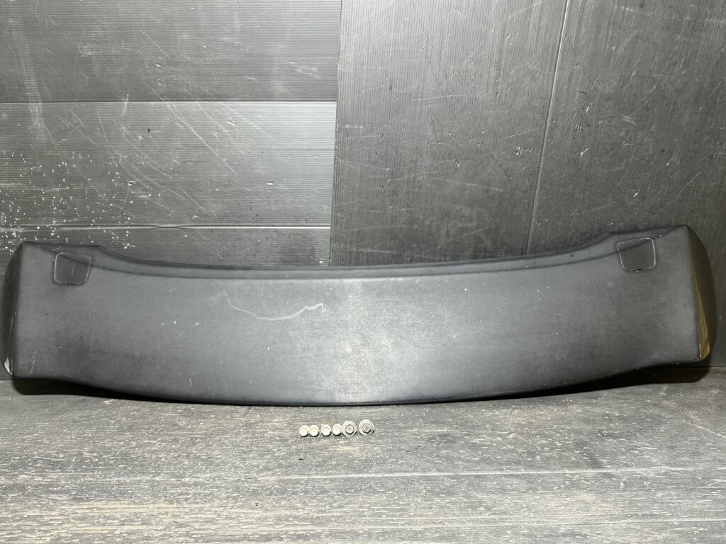 ホンダ ストリーム RST 中期(RN6) 純正 リアウイング ルーフスポイラー ボルト付 ハイマウント付 NH731P 74900-SMA-N010 p061742 中古20260402