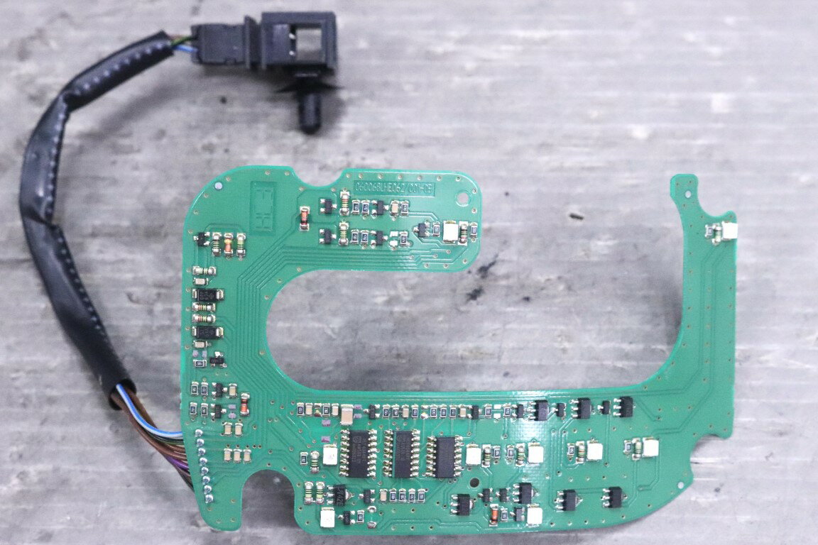 VW ニュービートル カブリオレ 右H 後期(1Y) 純正 動作保証 シフトパネル インジケーター 基板 p061796 中古20260403