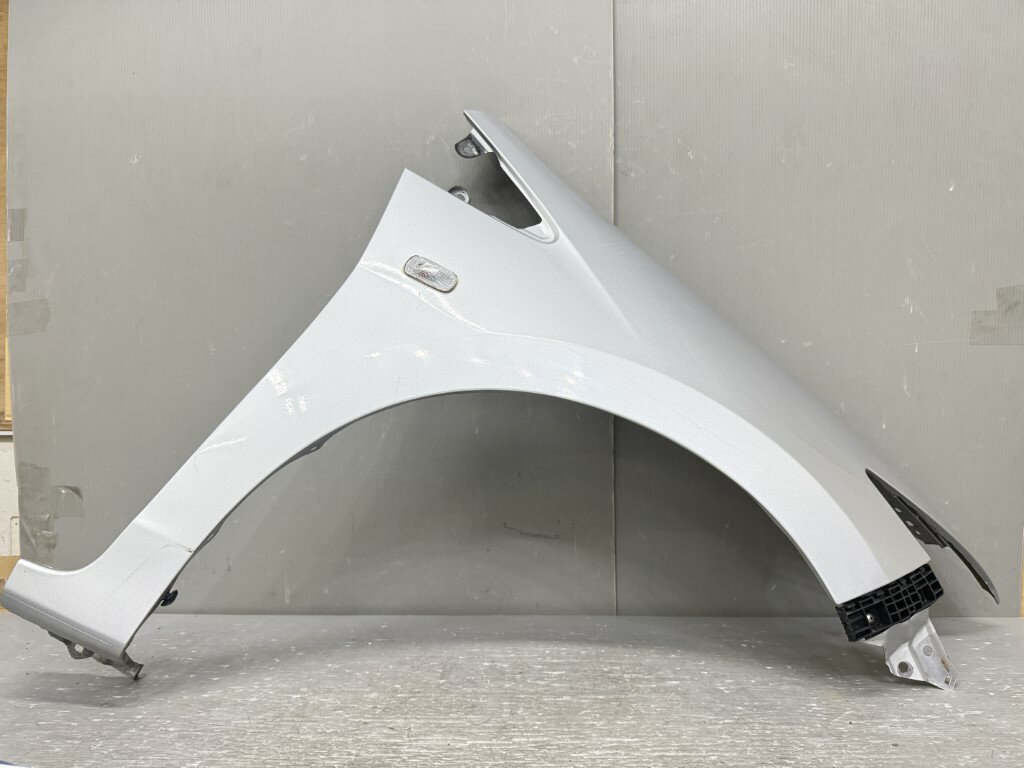 ホンダ インサイト G(ZE2 DAA-ZE2) 純正 右フロントフェンダー フェンダーパネル NH700M p061816 中古20260403