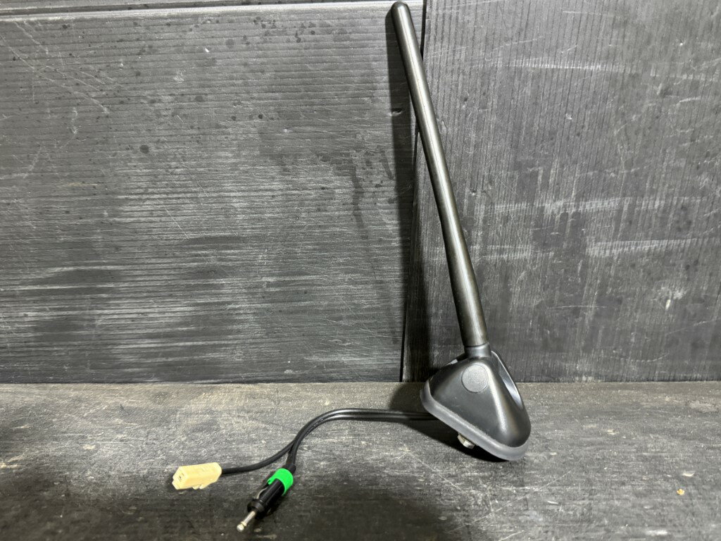 三菱 RVR G 4WD 中期(GA4W GA4WXTHXZ) 純正 破損無 動作保証 アンテナ p061763 中古20260403