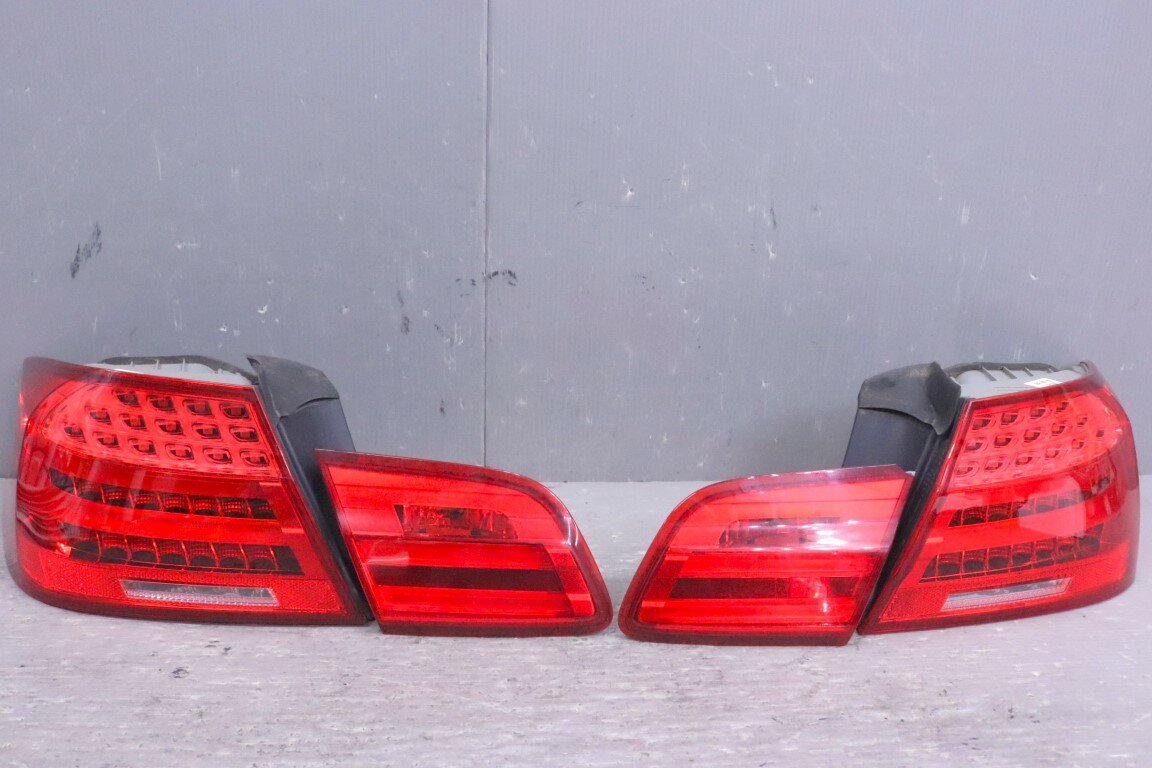 BMW 3シリーズ 320i LCI 右H 後期(E92 KD20) 純正 動作保証 テールランプ フィニッシャー付 3点セット テールライト p061847 中古20260404
