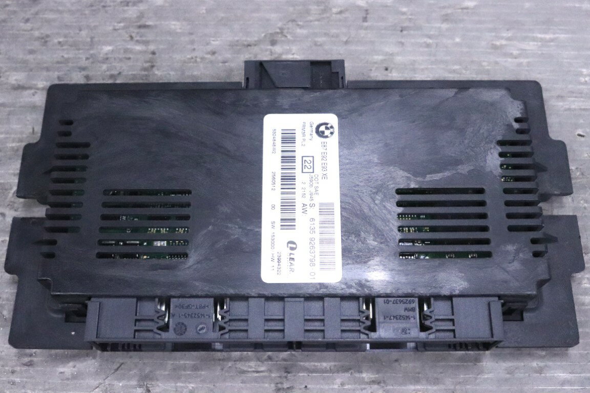 BMW 3シリーズ 320i LCI 右H 後期(E92 KD20) 純正 破損無 フットウェルモジュール p061855 中古20260404