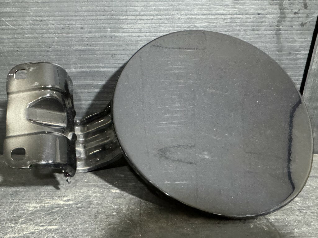 三菱 RVR G 中期(GA4W) 純正 破損無 フューエルリッド 給油口 X42 p061824 中古20260404