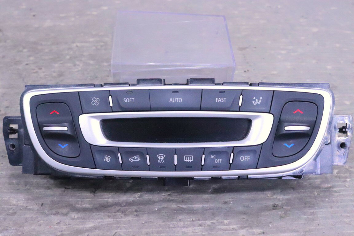 ルノー メガーヌ エステート GTライン(KZM4R) 純正 破損無 エアコンスイッチ p062006 中古20260413