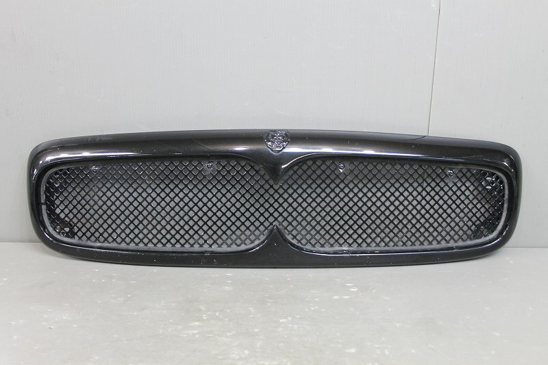 ジャガー XJ 3.2 V8 右H Jaguar(J13KB) 純正 フロントグリル ラジエーターグリル 色替 黒 p047717 中古..
