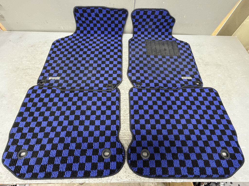 Rakuten - VW ニュービートル 2.0 後期(9C) 純正 フロアマット 1台分 p062044 中古20260414