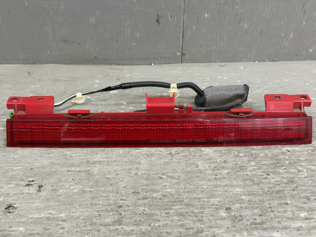 エリシオン Gエアロ (RR1) 純正 スタンレー 破損無 動作保証 ハイマウントストップランプ LED全点灯OK P4151 p062054 中古20260414