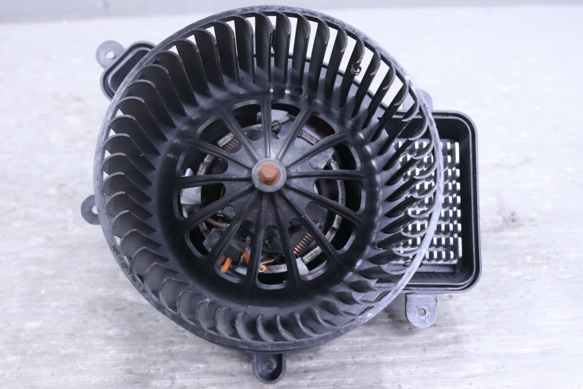 シトロエン DS5 シック 右H(B85F02 B8) 純正 ブロアファンモーター 破損無 p062059 中古20260416