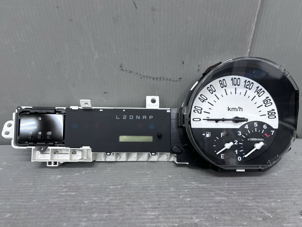 トヨタ bB 前期(NCP31) 純正 スピードメーター タコメーター メーター 72447km 破損無 動作保証 83800-5C710 p062068 中古20260416